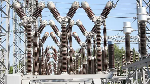  Naturgy y Endesa han defendido este jueves elevar el l&iacute;mite de inversi&oacute;n en las redes el&eacute;ctricas (Archivo). 