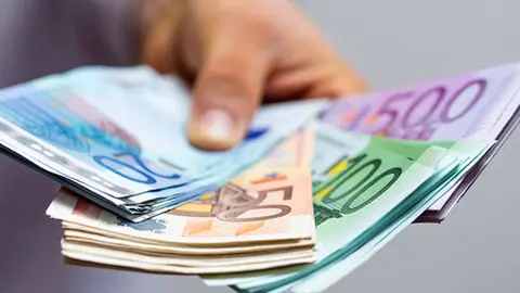  La rentabilidad del bono espa&ntilde;ol a diez a&ntilde;os alcanza el 3,8%. (Archivo) 