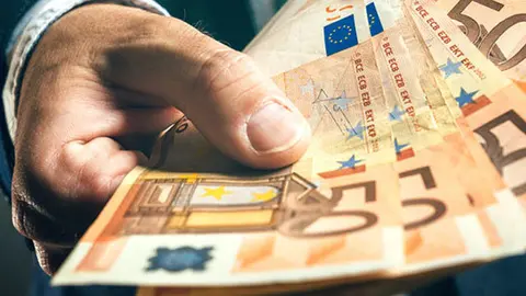  El cr&eacute;dito a empresas ha ido menguando mes a mes a lo largo de todo 2023, excepto en marzo, junio y julio. (Archivo) 