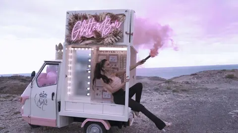  Meedea Bozdoc abri&oacute; su negocio Glitter Truck con la financiaci&oacute;n de MicroBank. 