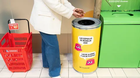 Leioa 29-04-2024 Contenedor de reciclaje de c&aacute;psulas de caf&eacute; Circularcaps en el hipermercado EROSKI Artea. EROSKI &copy; MITXI