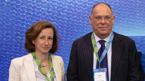 En la imagen, la CEO de Carrefour Espa&ntilde;a, Elodie Perthuisot junto al CEO de Trasmed, Ettore Morace
