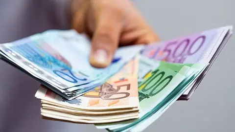  El trabajo 'La deuda p&uacute;blica de las Comunidades Aut&oacute;nomas. Escenarios de evoluci&oacute;n y estimaci&oacute;n del esfuerzo de consolidaci&oacute;n fiscal necesario', elaborado por la analista de investigaci&oacute;n de Fedea, Carmen Mar&iacute;n y el catedr&aacute;tico de Econom&iacute;a de la Universidad Pablo de Olavide Diego Mart&iacute;nez constata que existe un problema de deuda p&uacute;blica en las comunidades. 