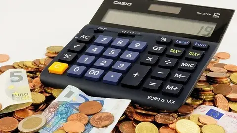  Bruselas pide al Gobierno medidas para que el sistema fiscal sea "m&aacute;s efectivo y moderno". (Archivo) 