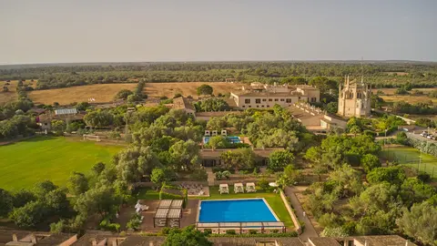 El hotel de 5 estrellas Zo&euml;try Mallorca, elegido &ldquo;Mejor hotel gastron&oacute;mico 2024&rdquo;  por la prestigiosa revista Cond&eacute; Nast Traveler, est&aacute; situado en una finca hist&oacute;rica del Siglo XIV.