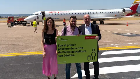 El IB8446 aterriza con 66 pasajeros tras casi 16 a&ntilde;os sin vuelos regulares en C&oacute;rdoba e inaugura una ruta con Mallorca que contar&aacute; con 36 operaciones este verano.