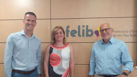 De izquierda a derecha: Jordi Mora, presidente de PIMEM, Neus Serra, secretaria general de la FELIB y Jaume Pallerols.