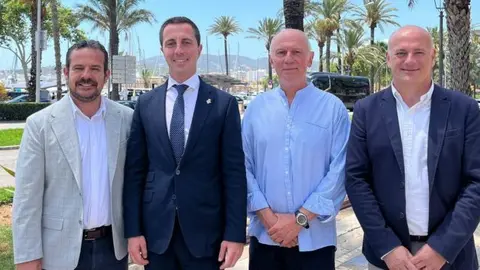 El presidente del Consell de Mallorca, Lloren&ccedil; Galm&eacute;s, el consejero de Presidencia, Antoni Fuster, el director insular de Sierra de Tramuntana, Antoni Solivellas, y el gerente del Consorcio Sierra de Tramuntana, Llu&iacute;s Vallcaneras.