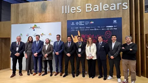 Pep Aloy, director general de Turismo de les Illes Balears; Ant&ograve;nia Roca, vicepresidenta primera y consejera ejecutiva de Cultura y Patrimonio del Consell Insular de Mallorca; Jaume Bauz&aacute;, consejero de Turismo, Cultura y Deportes de les Illes Balears; &Aacute;lvaro Mart&iacute;nez, CEO de Mallorca Live Festival; Antoni Costa, Vicepresidente y Consejero de Econom&iacute;a, Hacienda e Innovaci&oacute;n; Juan Antonio Amengual, alcalde de Calvi&agrave;; Pedro Vidal, secretario auton&oacute;mico de Cultura y Deportes del Govern de les Illes Balears; Jana Peiro, directora de Pasaje y Marketing de Trasmed; Gerardo Bermejo, chief financial officer de Goldcar; Pep Roig, director de Logitravel, y Pau Forner, director de Marketing y Patrocinios de Mallorca Live. (Mallorca Live Festival)