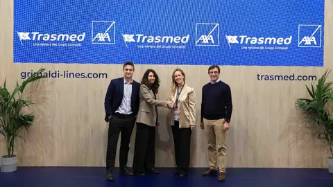 De izquierda a derecha, Rub&eacute;n Tabero Dom&iacute;nguez, Manager Comercial de Viaje en AXA Partners; Cristina Pascual Soto, Desarrollo de Negocio Viaje en AXA Partners; Jana Peir&oacute;, directora de Pasaje y Marketing de Trasmed; Miguel Pardo, director de Relaciones Institucionales del Grupo Grimaldi en Espa&ntilde;a, en FITUR