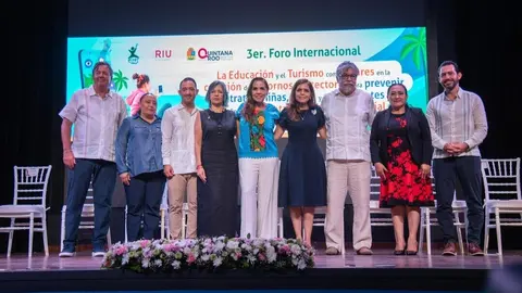 Imagen de familia durante el evento. (RIU Hotels & Resorts)