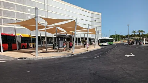 Parada de los buses TIB y EMT en el Aeropuerto de Palma. (Govern de les Illes Balears)