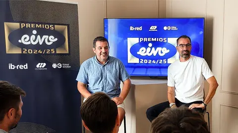 Jaume Forteza y Juan Ochogav&iacute;a durante la presentaci&oacute;n. (Eivo)