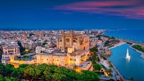  Regulaci&oacute;n y Econom&iacute;a: Impacto de las Nuevas Plataformas Digitales en el Turismo de Mallorca 
