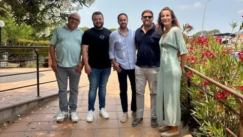 Algunos de los miembros de la Asociaci&oacute;n de Troceadores de Albarroba.