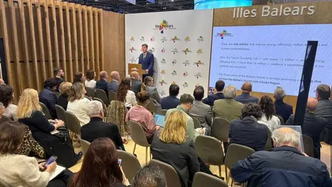 Imagen de la presentaci&oacute;n del conseller en el stand de Baleares en la WTM.