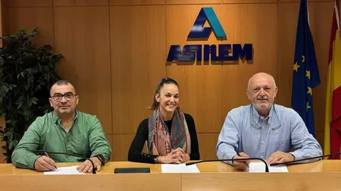 Imagen durante la firma del convenio. (ASINEM)