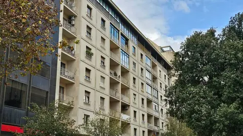 Bloque de viviendas. (Archivo)