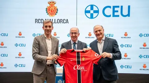 Imagen durante la presentaci&oacute;n del acuerdo. (RCD Mallorca)