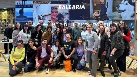 Foto de familia tras el evento. (Bale&agrave;ria)