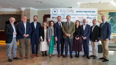 Foto de familia en la asamblea. (Baleval)