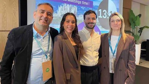 Vincent Titard, sales Executive & Mice de Blau Hotels con el resto del equipo del hotel y de la empresa organizadora del evento.