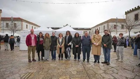 Foto de familia en la feria. (Ayuntamiento de Inca)