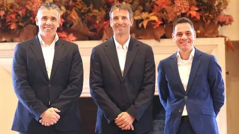 Carlos Rodr&iacute;guez (director Territorial Zona Noreste | &Aacute;rea de Vigilancia y Servicios Auxiliares - Delegaci&oacute;n Catalu&ntilde;a de Trablisa),  Tommy Robredo (director del Barcelona Open Banc Sabadell) y Sergio Bayona (director Unidad de Negocio de Tecnolog&iacute;a de Trablisa).