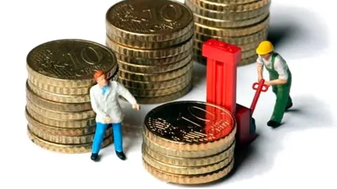  Salarios. (Archivo) 