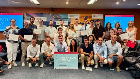 Ganador, finalistas, jurado y equipo t&eacute;cnico del programa 'Crea y Crece' Impulsa Startup 2026. (C&aacute;mara de Comercio de Mallorca)