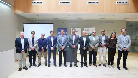 Foto de familia en el acto. (Caib)