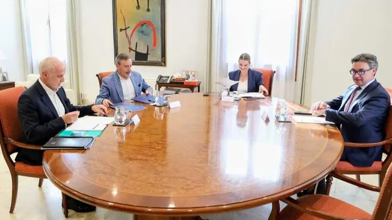 Imagen de la reuni&oacute;n. (Som de Mallorca)