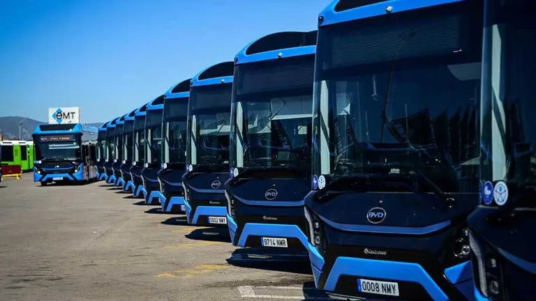 Flota de autobuses el&eacute;ctricos. (Imagen de archivo de Caib)