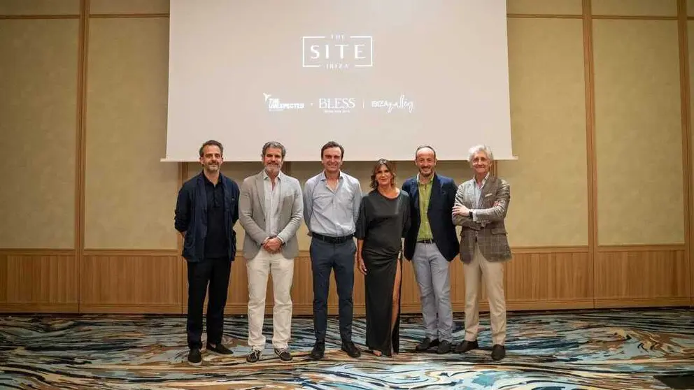 Juan Sobrino, Jes&uacute;s Sobrino, Abel Matutes, Carmen Matutes, Salvador Ortiz de Montellano y Juan Serra en la inauguraci&oacute;n. (Palladium Hotel Group)
