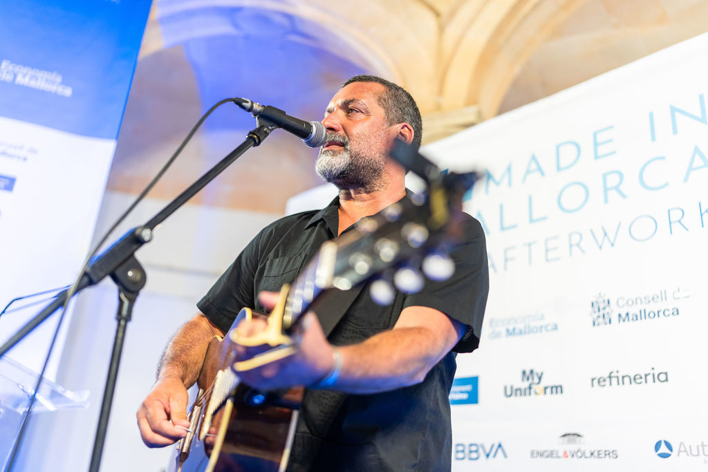 Jaume Anglada deleitó a los asistentes con una fantástica actuación musical.