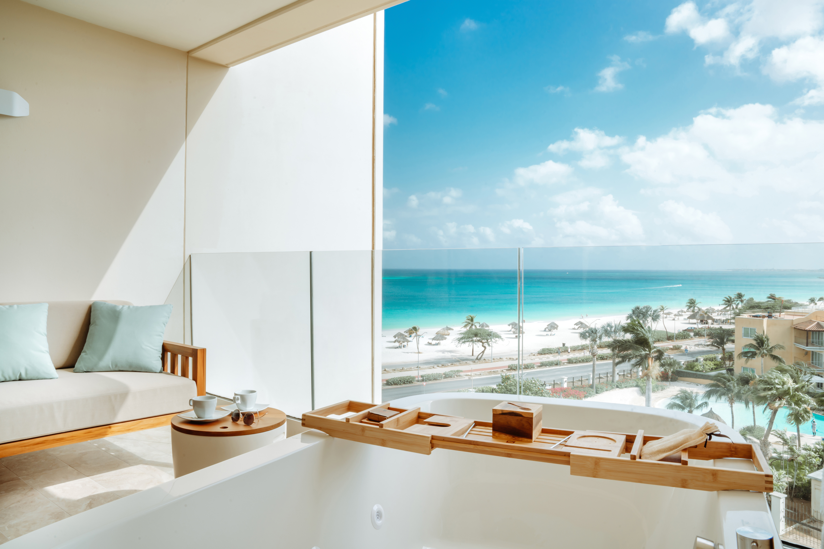 Imagen de una habitación del JOIA Aruba by Iberostar.