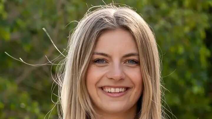 “Caroline Robertus, Owner & Managing Director de DMC Med Vibes”.